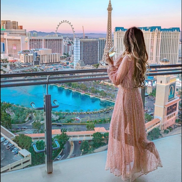 Meet your Posher, Maria🎈 Posh Ambassador🌹 - Picture 3 of 5